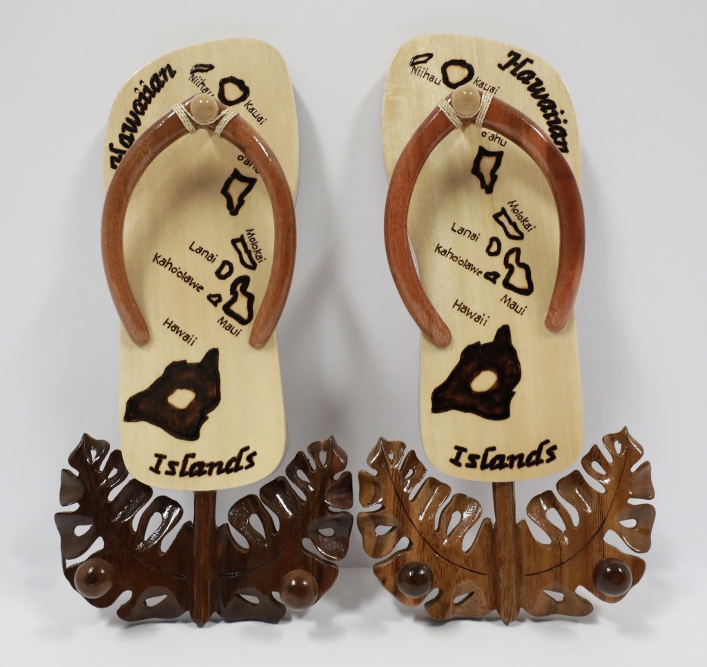 Wood pair slipper with wood hook island map